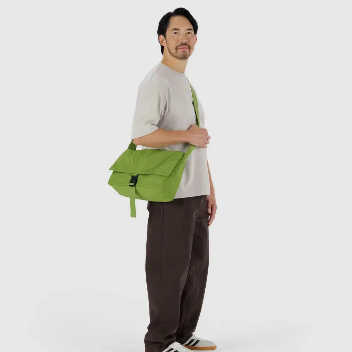 Baggu Nylon Messenger Bag in Green Juice