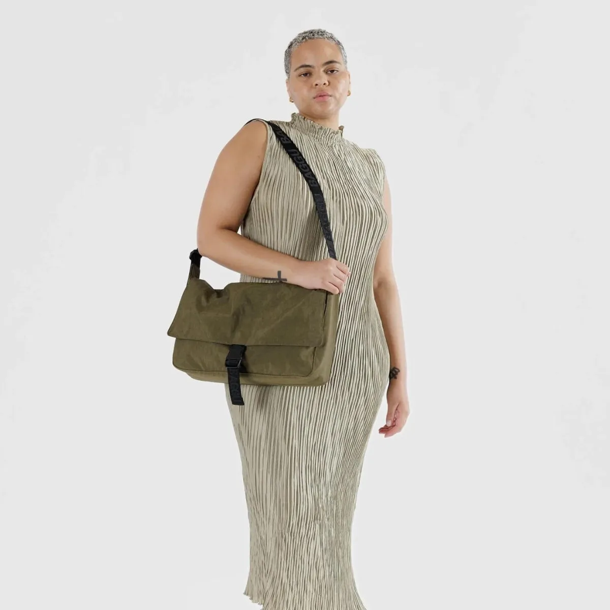 Baggu Nylon Messenger Bag in Seaweed