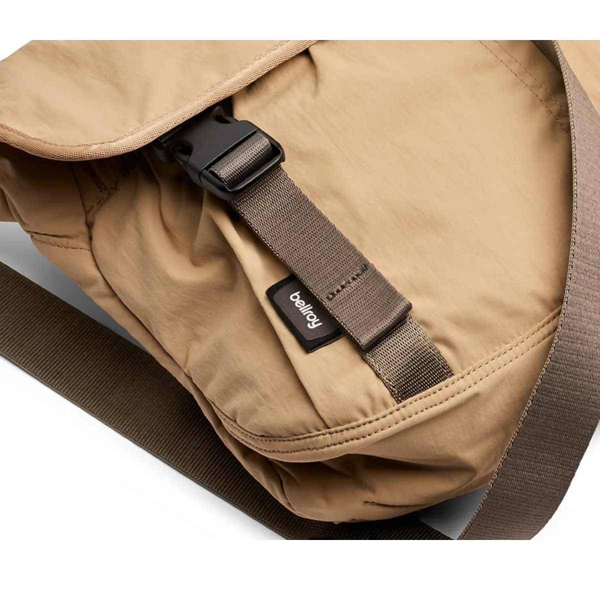 Bellroy Cinch Messenger in Sand Dune