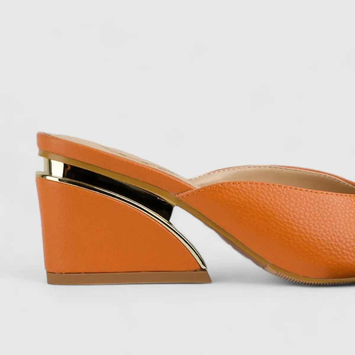 Bulbul Wedge Push In Orange CAR5024