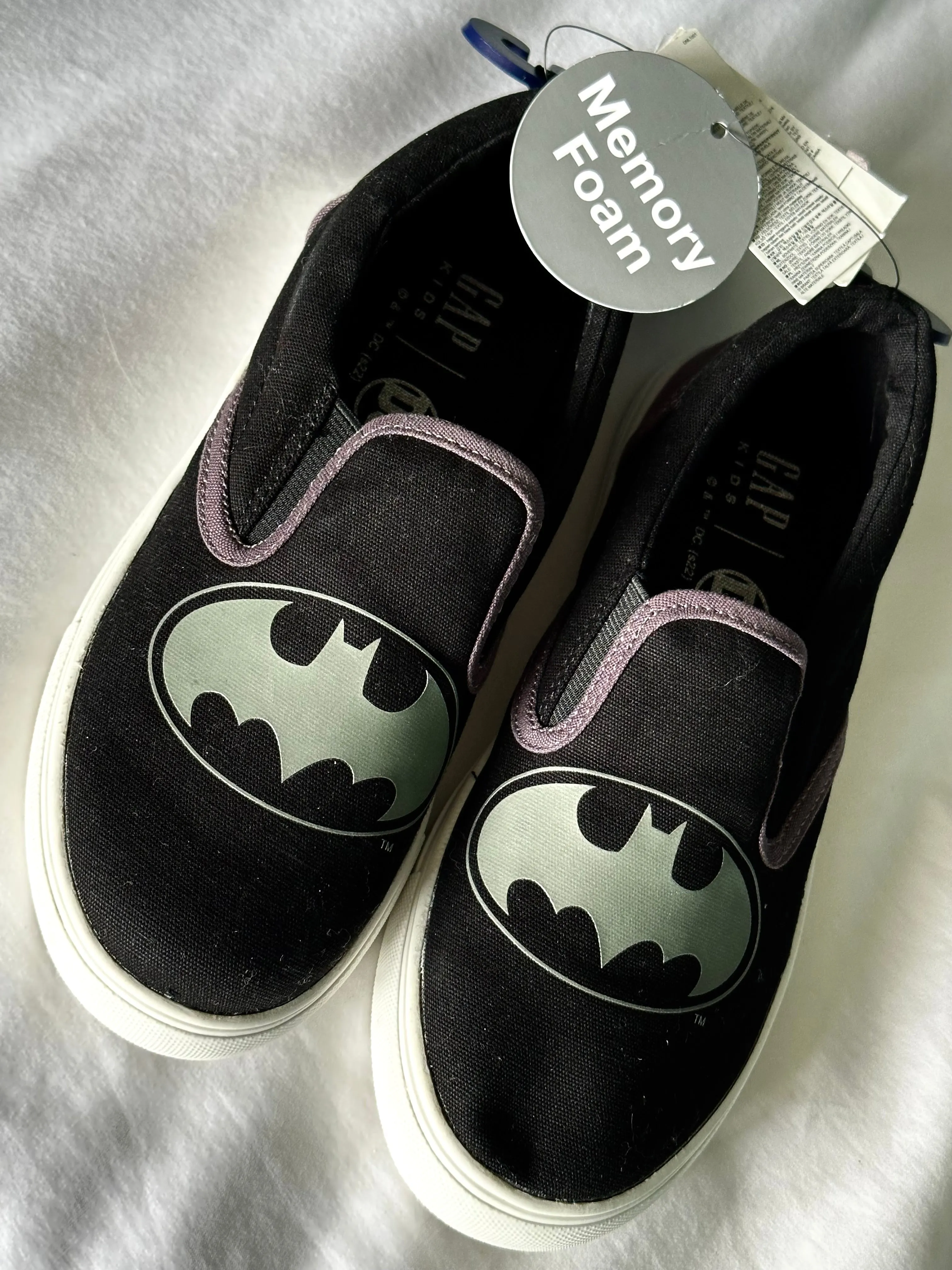 Gap Batman sneakers Size 1, NWT - size Shoes:  1 & 1.5 (Little Kid)